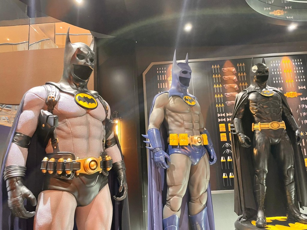展出7套道具級1:1蝙蝠俠歷代戰衣。